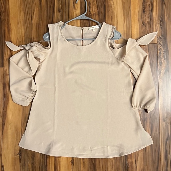 Taupe cold shoulder tie sleeve detail top, NWOT - Picture 3 of 10
